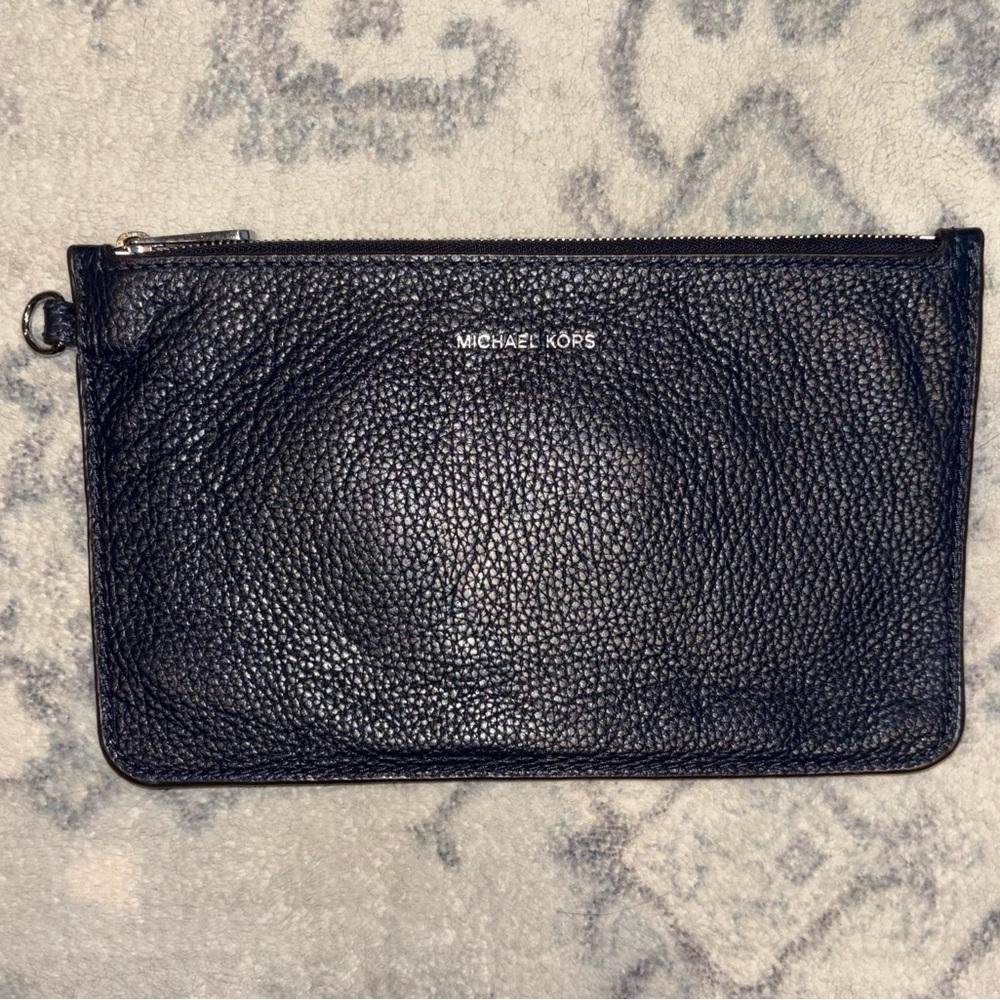 MICHAEL KORS Jet Set Navy Leather Lg Zip Clutch Wristlet W/O Strap.